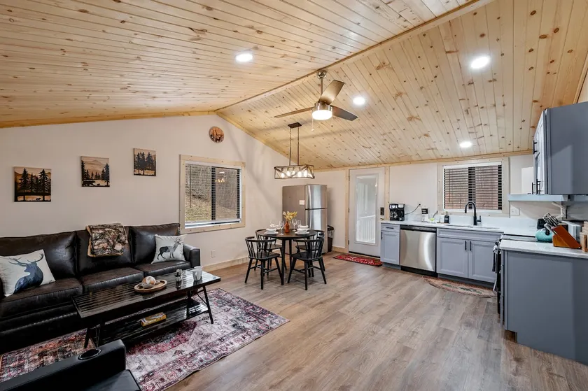 Cozy Cove- Lake Access, Pet Love - Image 1
