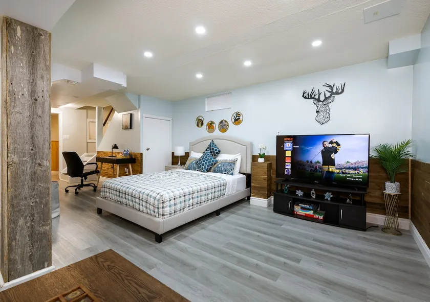 The Cozy Cove Studio - Image 1