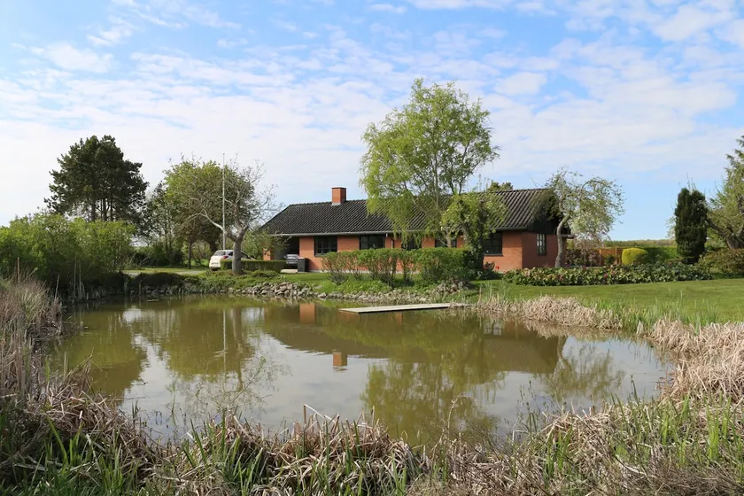 guest house with sauna and lake - Image 1