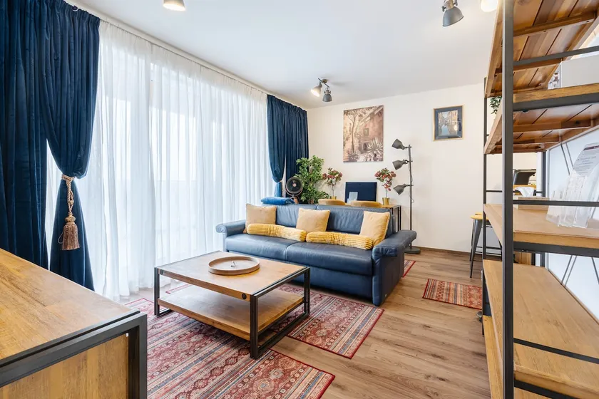 Dandelion Loft Apartment - Image 1