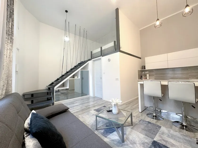 Yen's Boutique Apartment - Image 1