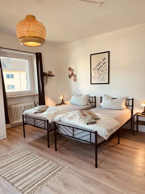 Netflix • Parking • Kitchen • Bathroom - Image 1