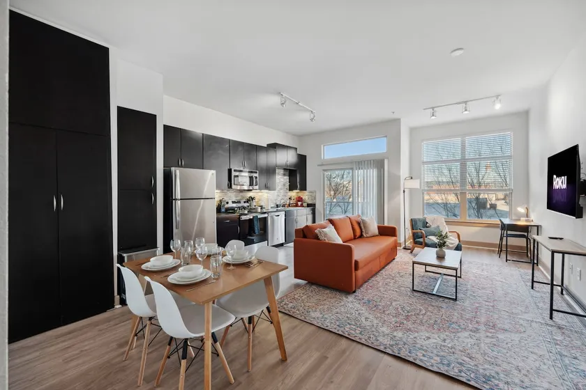 Stylish Apt Deep Ellum-King Bed-Parking-W/D137 - Image 1