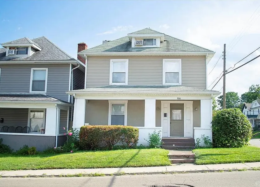 Big 3-Story Home, Walk to Campus - Image 1