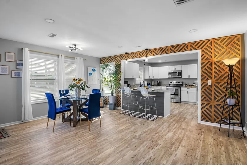 Near Downtown, 3 Bd 3 Ba, 2 EnSuite, Pet-Friendly - Image 1