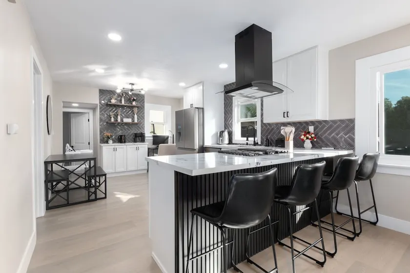 Modern Home w/ Parking | BBQ Grill | Games | Cozy - Image 1