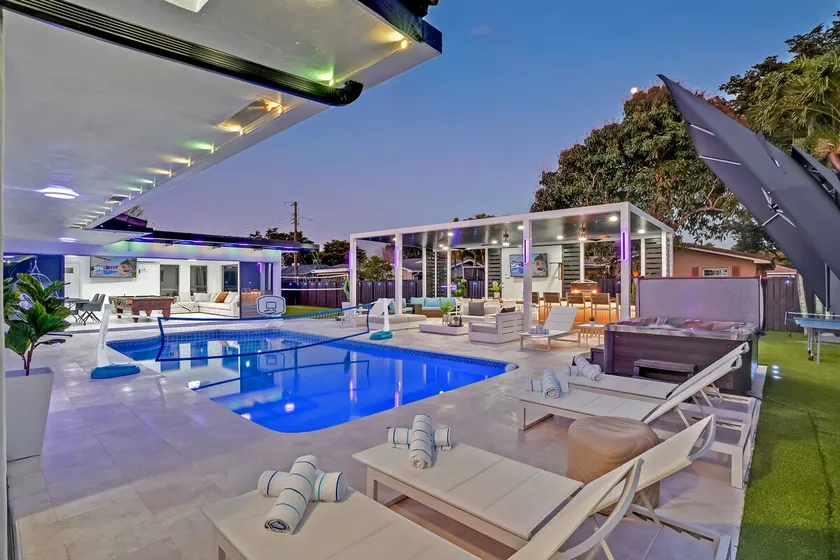 Luxe Resort | Heated Pool, Hot Tub | PS5 | Volley - Image 1
