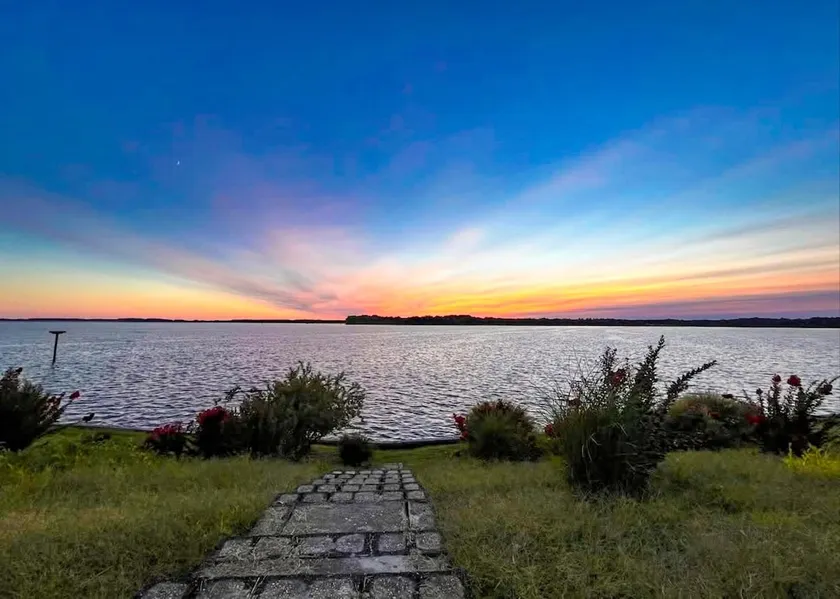 Epic Views, New Pier, Remodeled, Family & Pets - Image 1