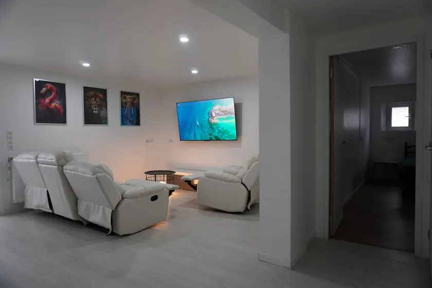 Zarius' Home • Elegant 2-bedroom apartment near Orly - Image 1