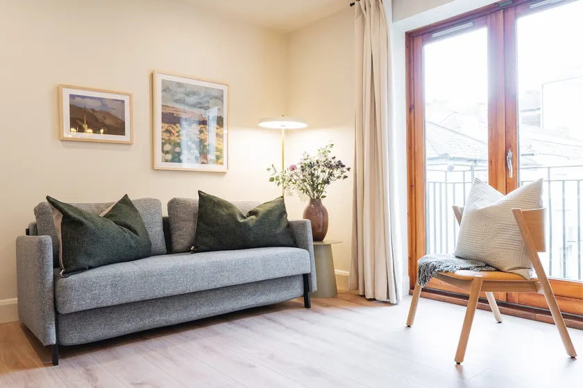 Charming City Center Flat - Walk Everywhere! - Image 1