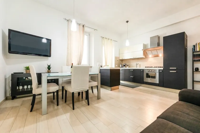 [Historic Center] Quiet, Spacious and with 2 Bathrooms - Image 1