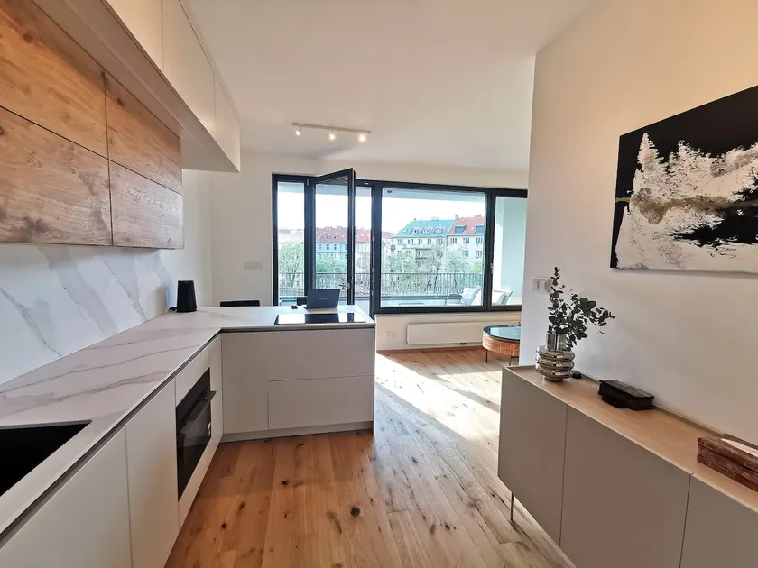free private Parking, central location, Nuslesky Pivovar sunset balcony home, - Image 1
