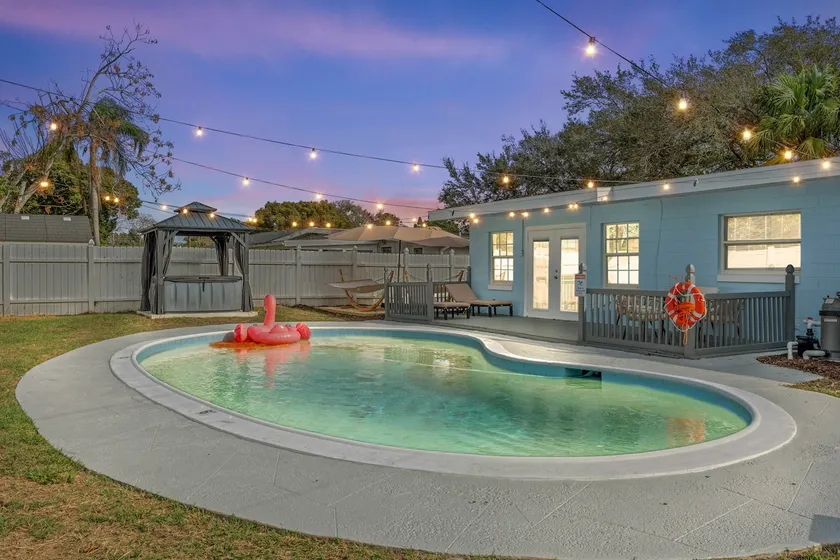 Citrus Oasis: 4BR Pool Home - Image 1
