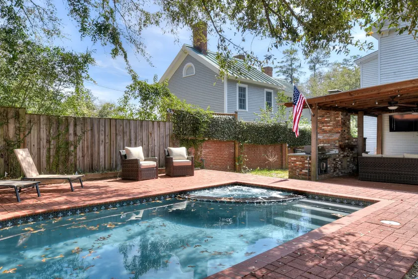 Barnwell Estate - Large Group, Pool, Walk Downtown - Image 1