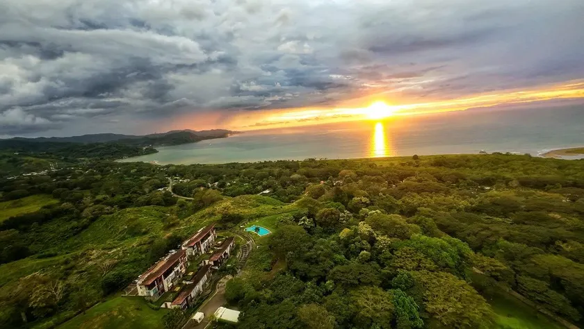 Apartment with sunsets. - Image 1