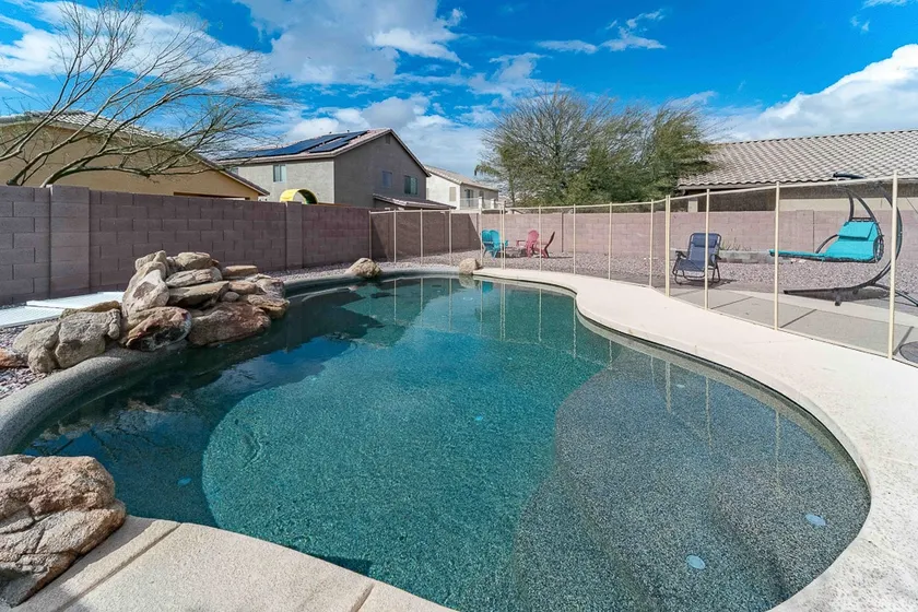 Free Pool Heat Modern Bright Fire Pit - Image 1