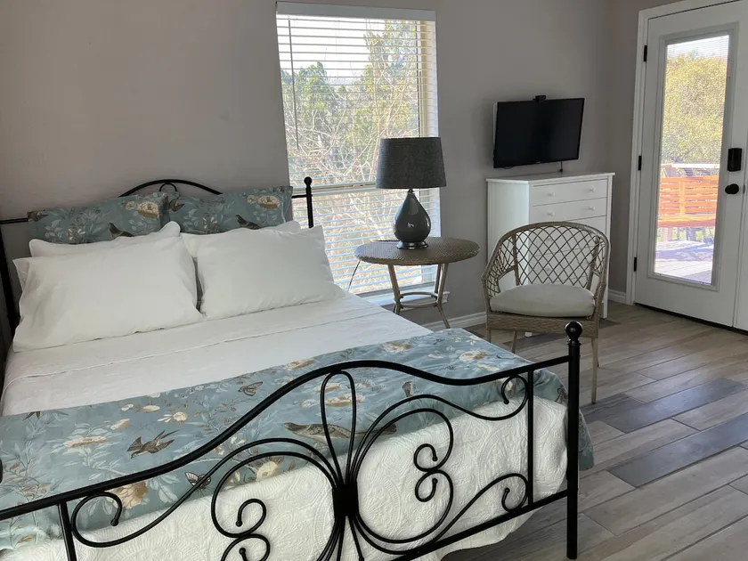 Boutique Treetop Retreat - Image 1