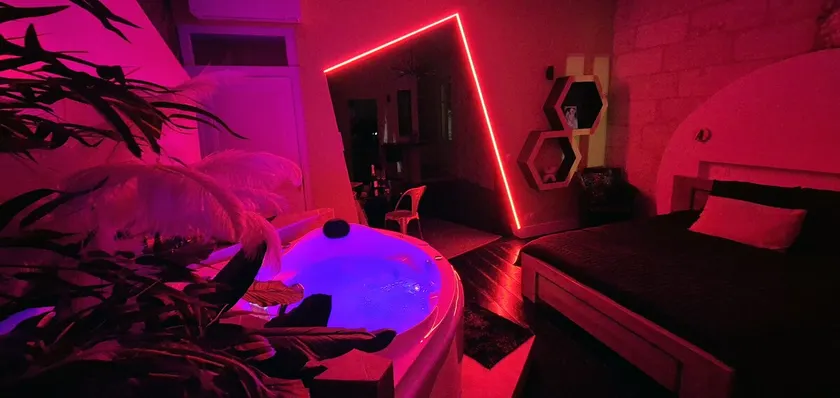 love room & suite • • NEW - Image 1