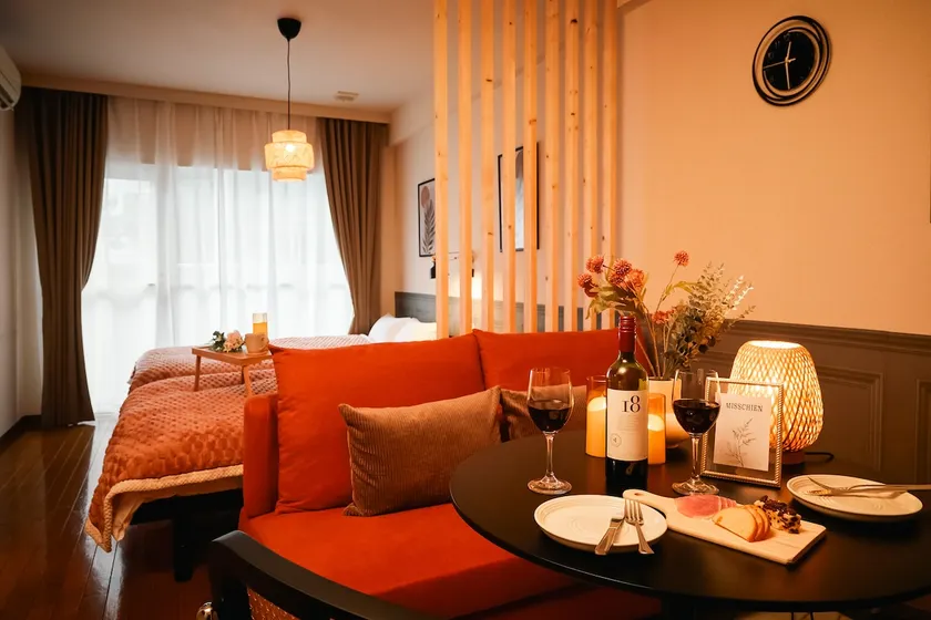 7minute walk from Ebisu Station ,1R , 3 min to Shibuya and 8 min to Shinjuku by train from the nearest station - Image 1