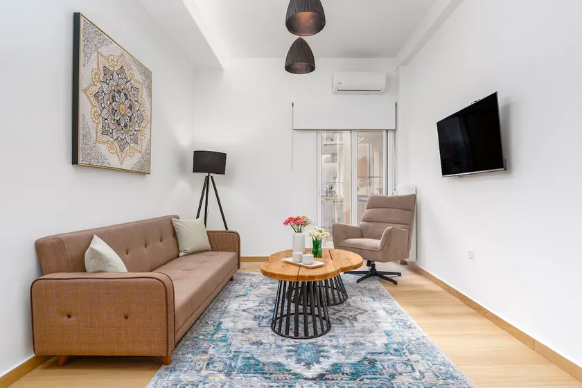 Coastal Charm Elegant 1BR at Marina Zea Piraeus - Image 1