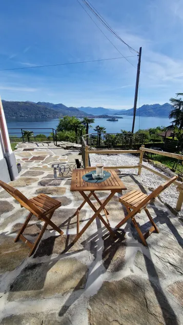 House Viola with terrace overlooking the lake - Image 1