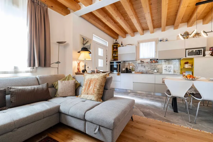 Stylish house near Venice With Parking - Image 1