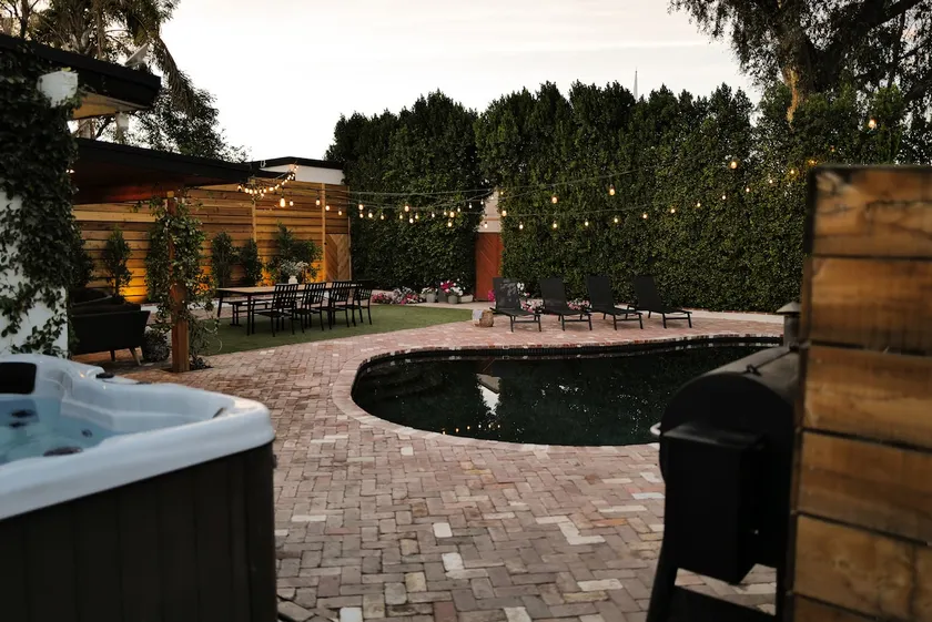 Outdoor Haven w/ Pool Hot Tub Fireplace DT Gilbert - Image 1