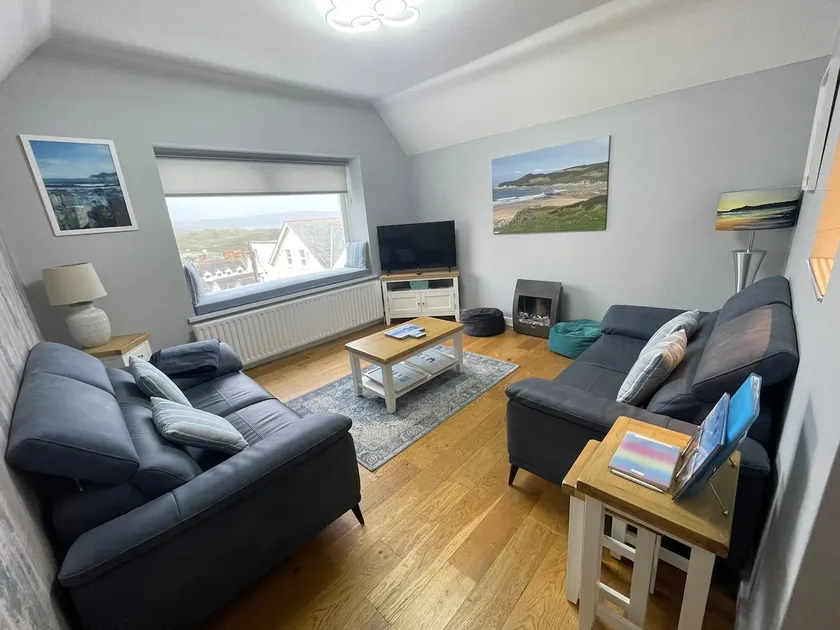 Great views and close to beach and village - Image 1
