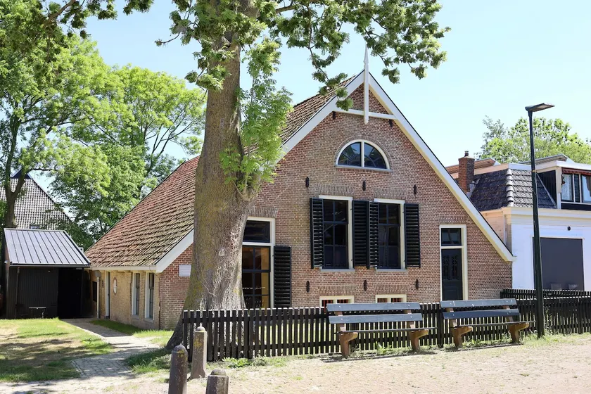 Guesthouse ”de Timmerwerkplaats” design and history - Image 1