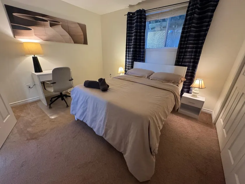 The Cozy Lakeview Retreat - Image 1