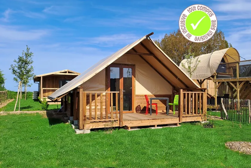 Eglantine Chalet – Cozy 1-Bedroom Wooden Chalet - Image 1