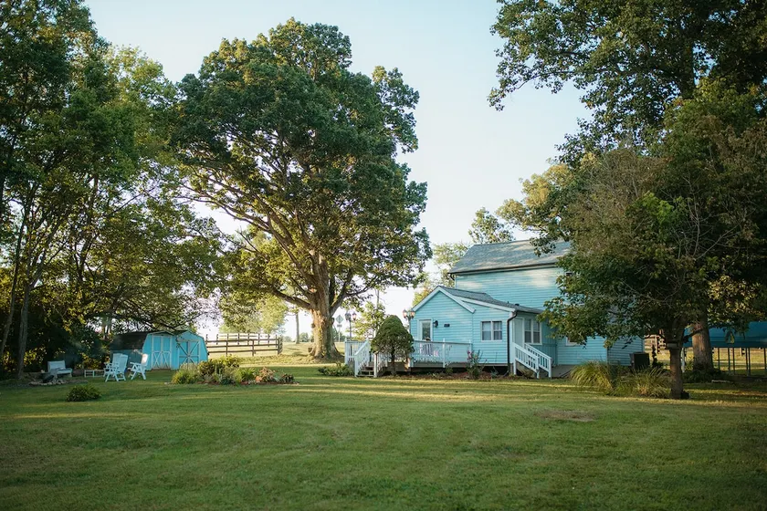 Peony Place renovated farmhouse in horse country - Image 1
