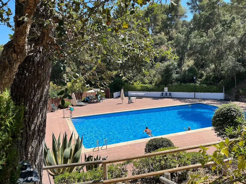 Apartment for 3, 5 minutes from the beach, with a swimming pool, Wi-Fi, and A/C - Image 1