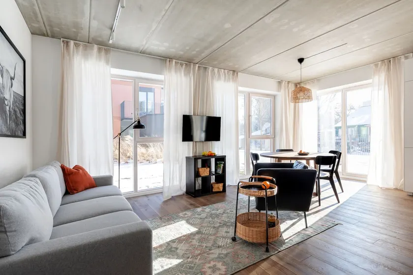 Sunny, Peaceful & Spacious Apartment by URBAN RENT - Image 1