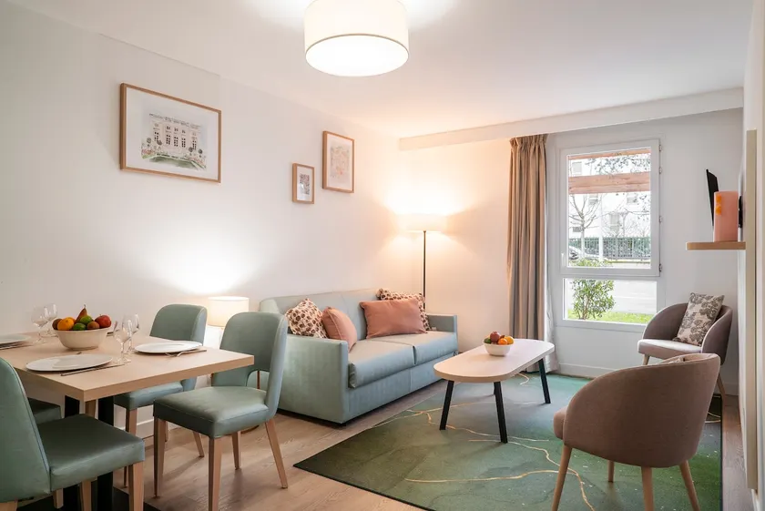 Fully equipped 2-bedroom apartment 15 minutes from Versailles - Image 1