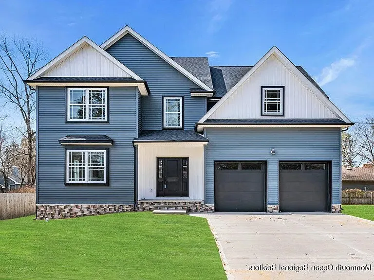 *Amazing Gaming Home 10 minutes from Beach* - Image 1