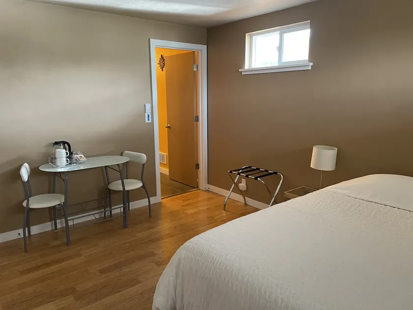 Clear, Clean, Quiet Private Room - Image 1