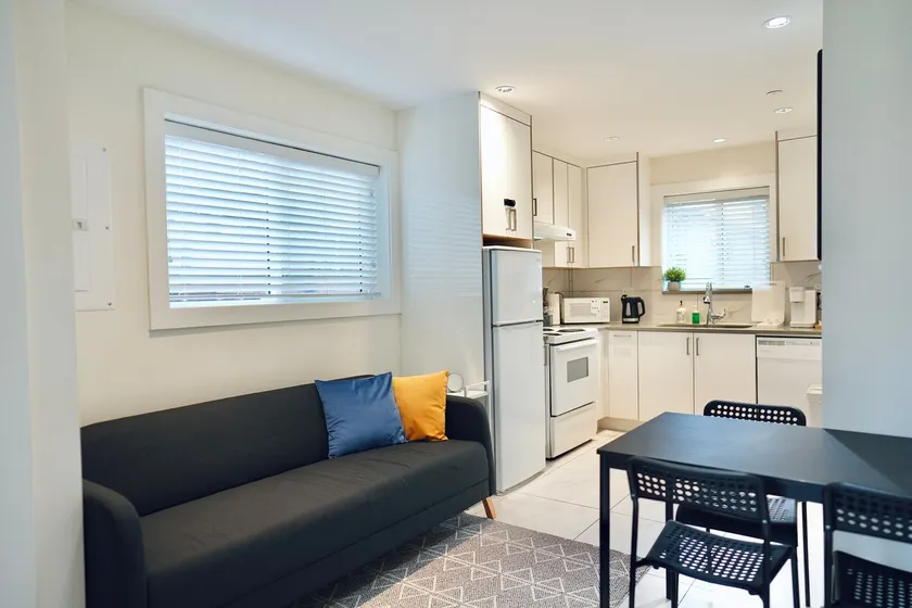 3 Beds Entire House w 1 free Parking - Good location - Image 1