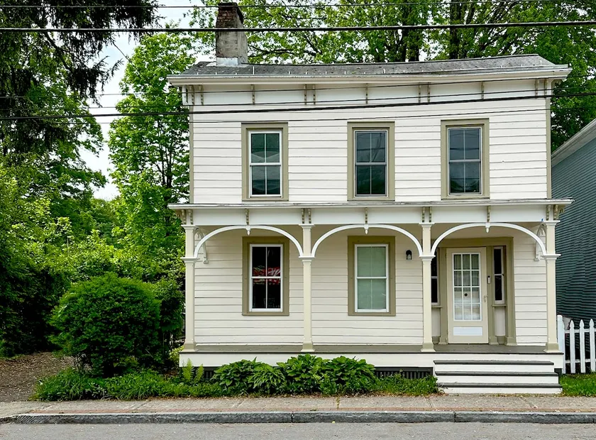 Stylish Rosendale Escape by Shops & Trails - Image 1