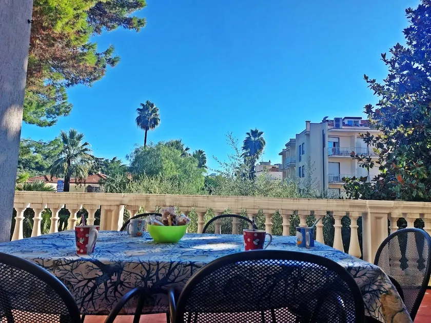 Terrace a Stone's Throw from the Sea - Image 1
