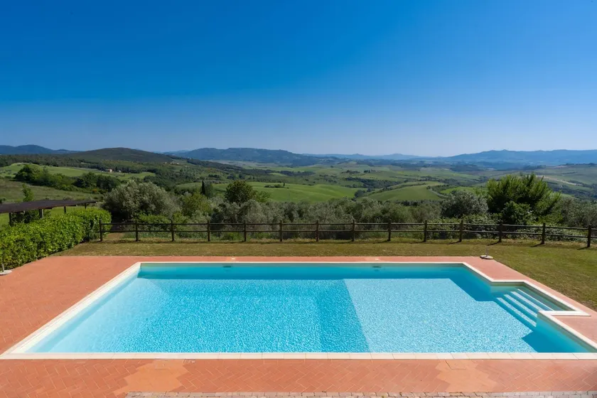 Tuscan Apartment Getaway - Image 1