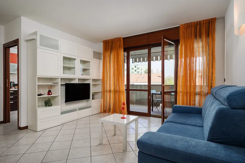 NEW - Parking - 10 min from Fiera MiRHO - sleeps 4 - Image 1