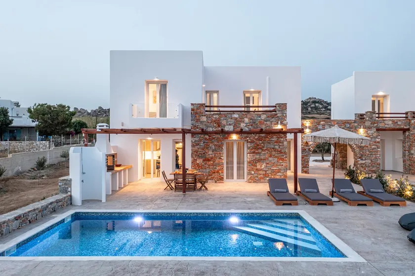 Villa Margarita 3 Bedroom Villa with Private Pool and Sea View - Image 1