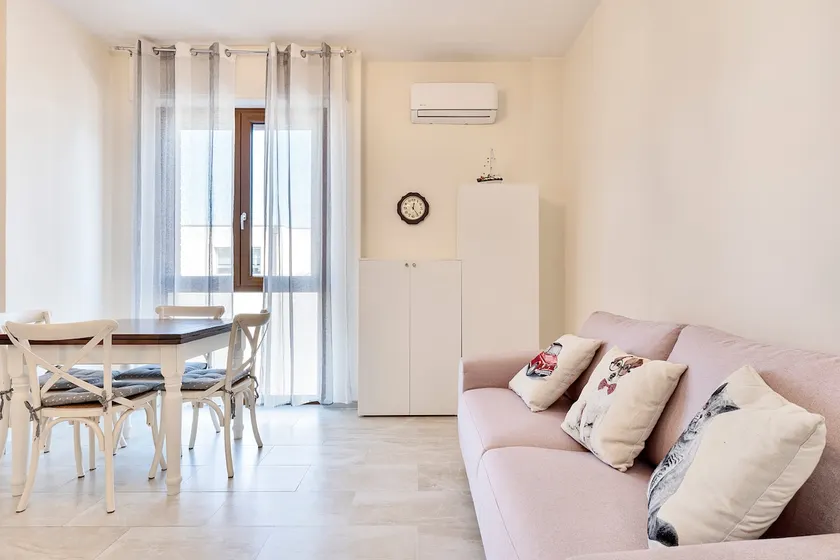 GOLDEN LUXE - Sunny Apartment Near the Sea - Image 1