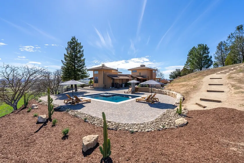 Luxury Hilltop Villa: Pool, Views and Serenity - Image 1