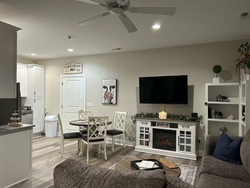 Sweet Pickins Farm Guest House - Image 1