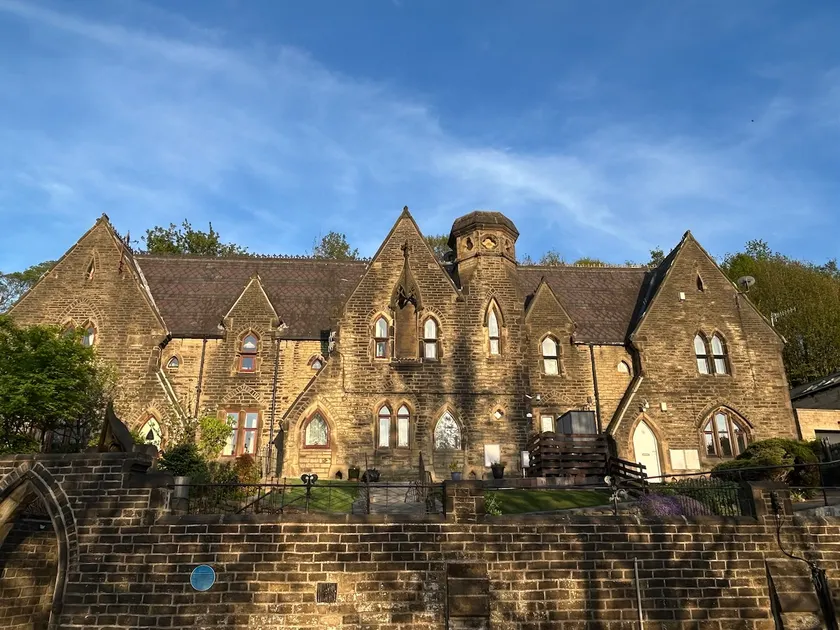 Unique home - Central Holmfirth with Pennine Views - Image 1