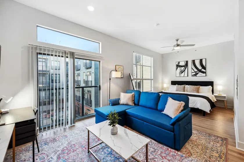 New Apt-King-Pool-DeepEllum-Parking BaylorMed-344 - Image 1