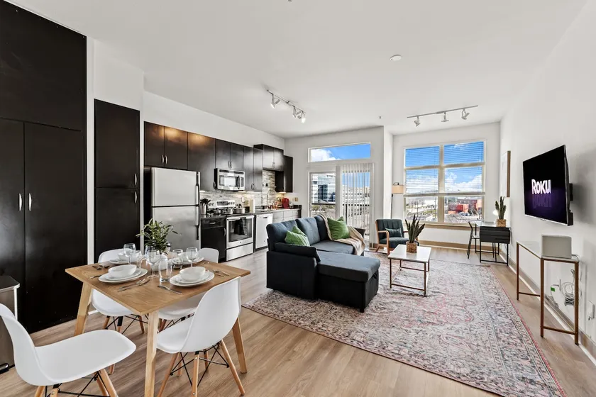 Central Dallas-Deep Ellum 1 BR Parking-Pool-W/D437 - Image 1