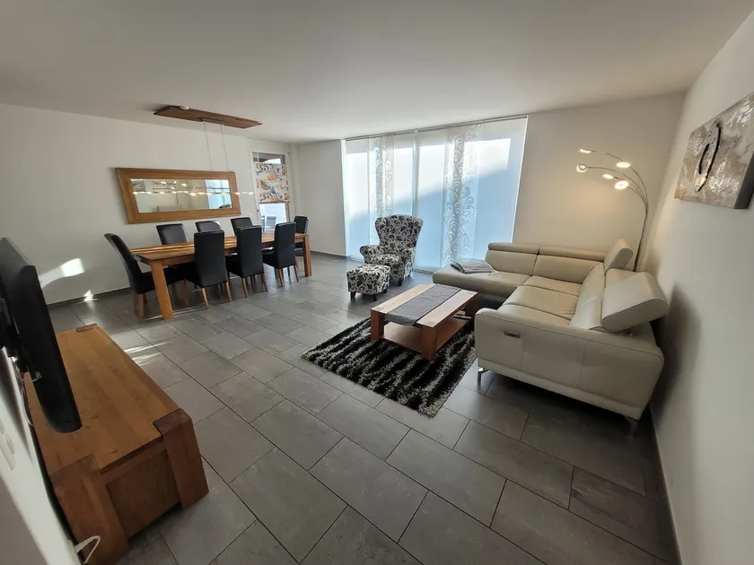 Spacious/quiet semi-detached house + 3 free parking spaces - Image 1